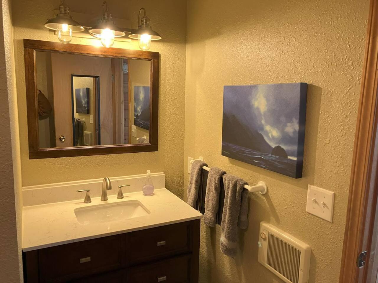Apartment Halibut House Unit 3 *